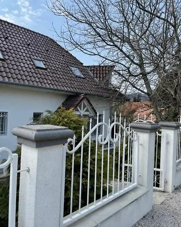 Astoria Bed & Breakfast 2*