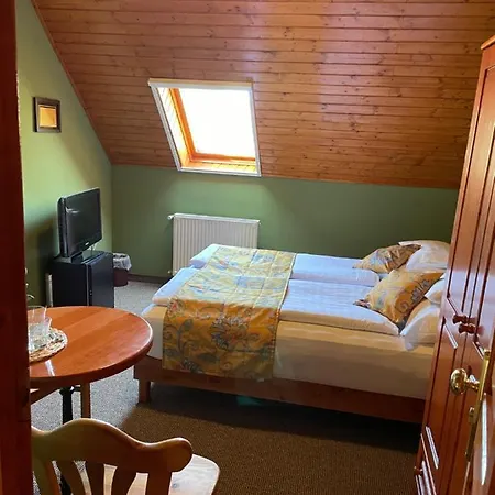 Astoria Bed & Breakfast 4*