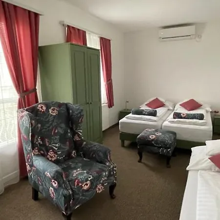Bed & Breakfast Astoria 4*