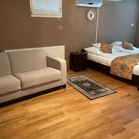 Bed & Breakfast Astoria Balatongyorok