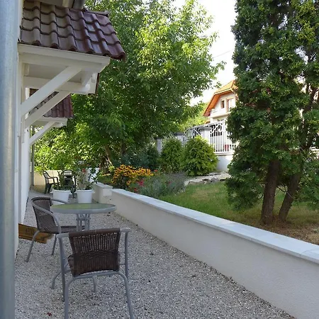 Bed & Breakfast Astoria Balatongyorok