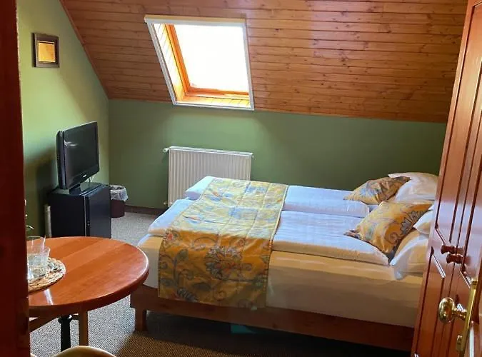 Astoria Bed and Breakfast 4*