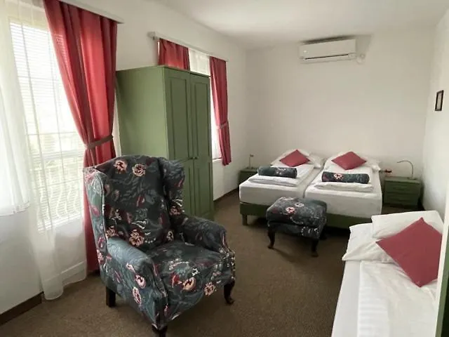 Couette-café Astoria 4*